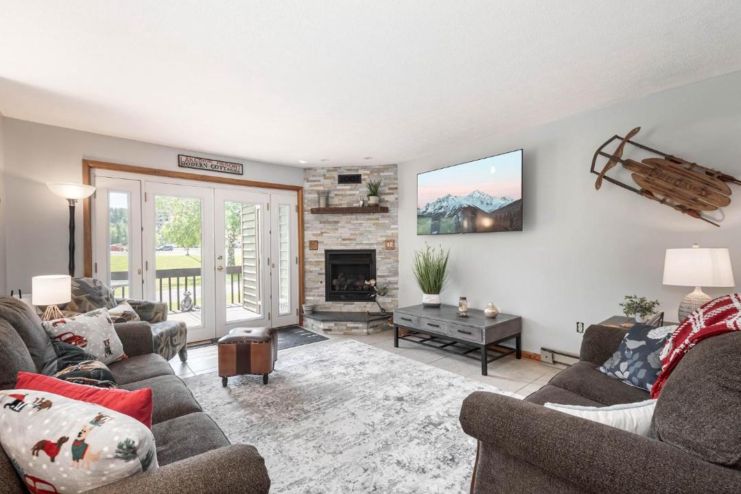 Photo of Livingroom in McHenry