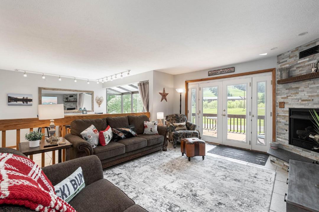 Photo of Livingroom in McHenry