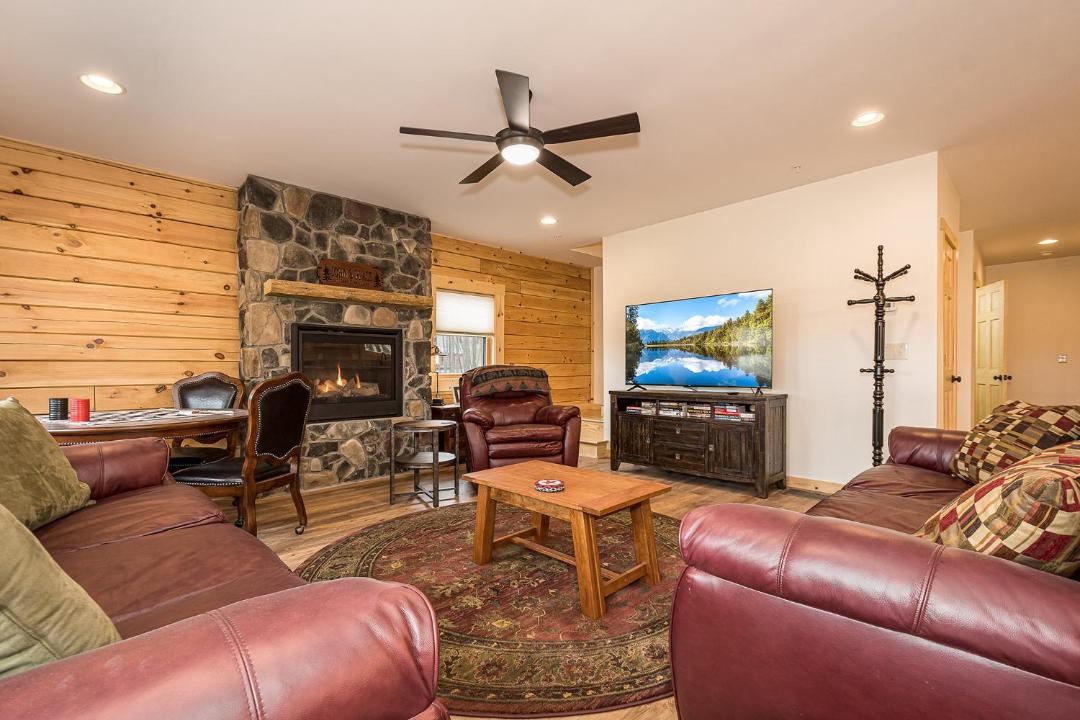 Photo of Livingroom in McHenry