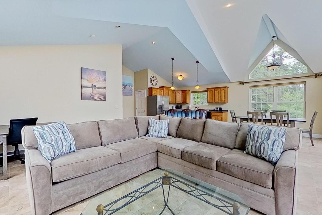 Photo of Livingroom in Moultonborough