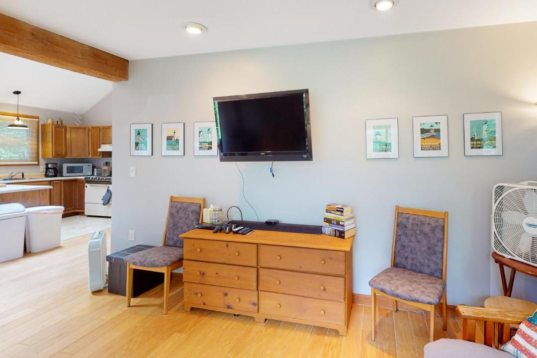 Photo of Livingroom in Weeks Mills