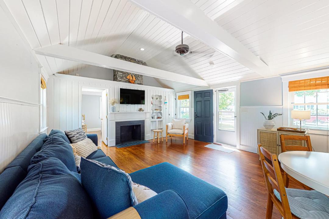 Photo of Livingroom in West Yarmouth