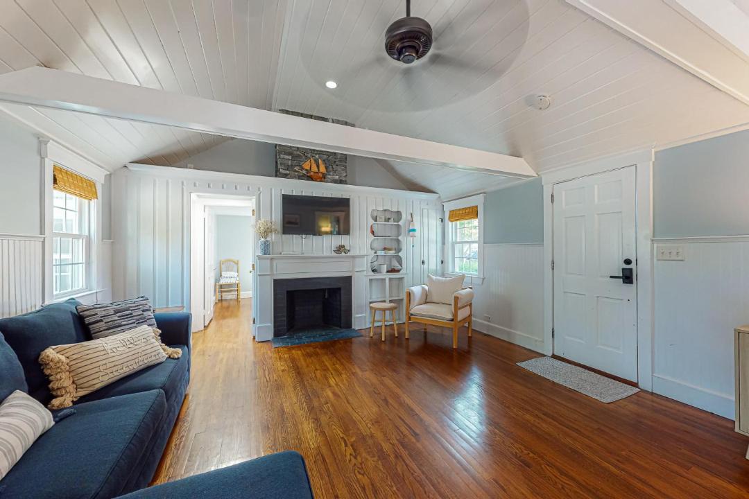 Photo of Livingroom in West Yarmouth