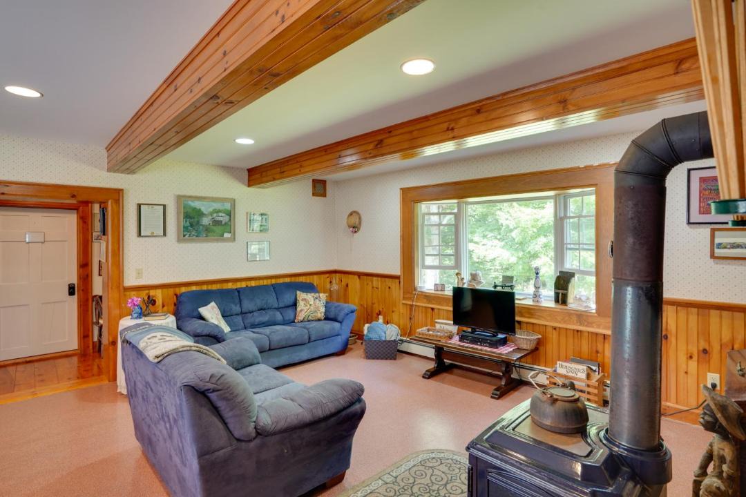 Photo of Livingroom in Hollowville