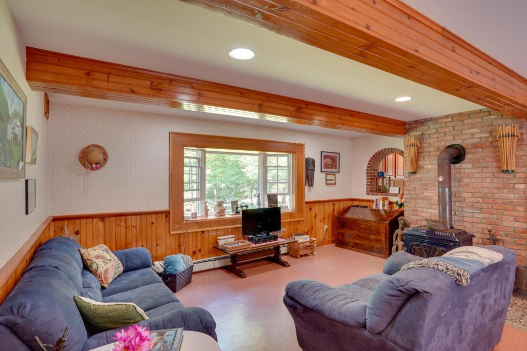 Photo of Livingroom in Hollowville