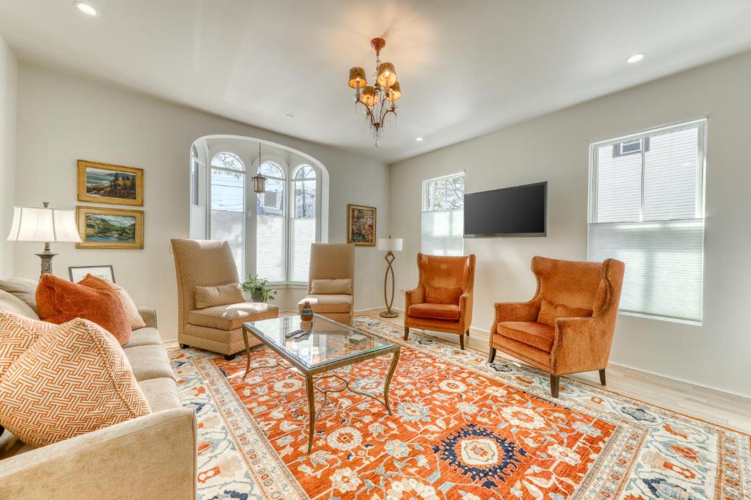 Photo of Livingroom in East Bayside