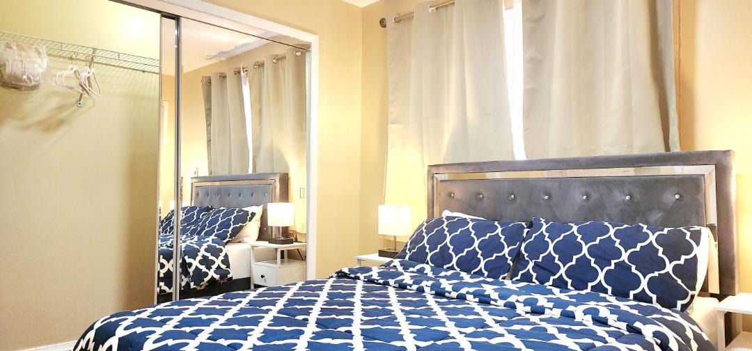 Photo of Bedroom in Jamaica Hills