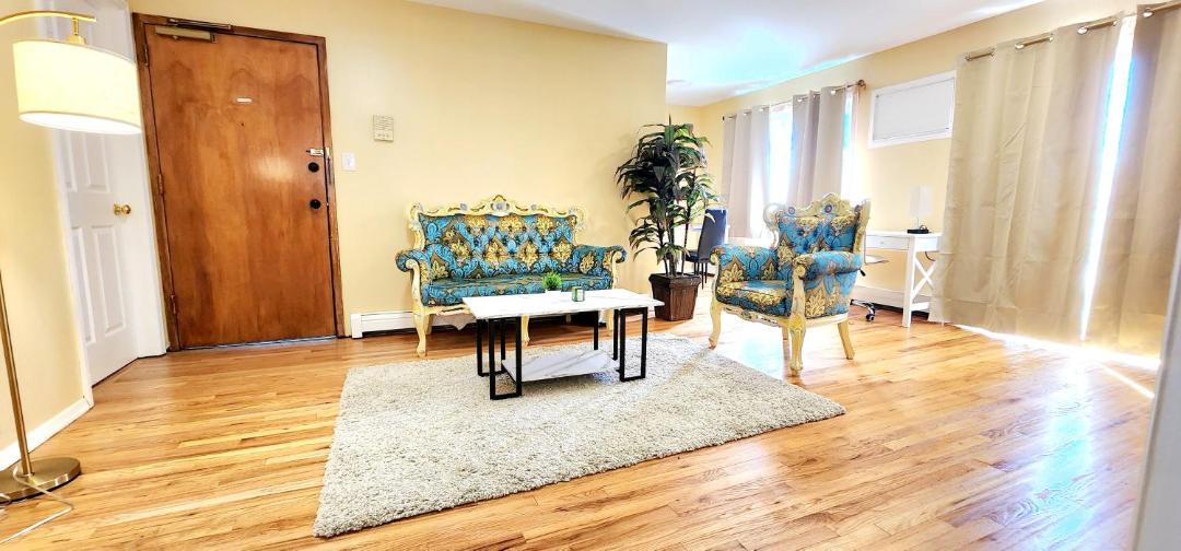 Photo of Livingroom in Jamaica Hills