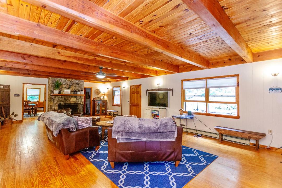 Photo of Livingroom in Luray