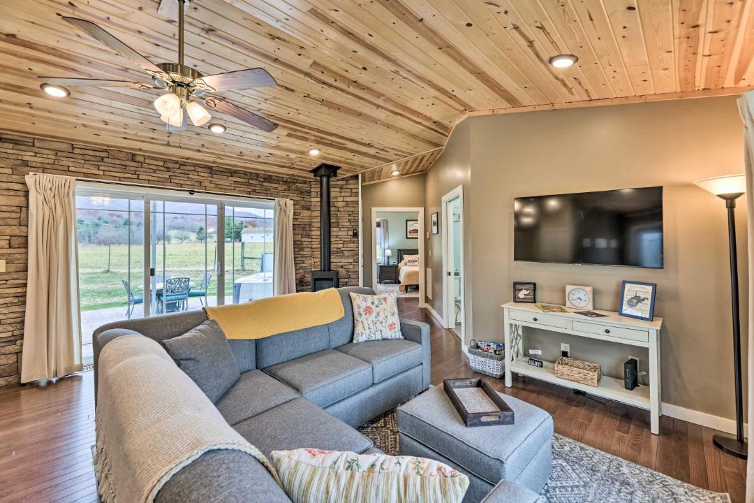 Photo of Livingroom in Marlinton