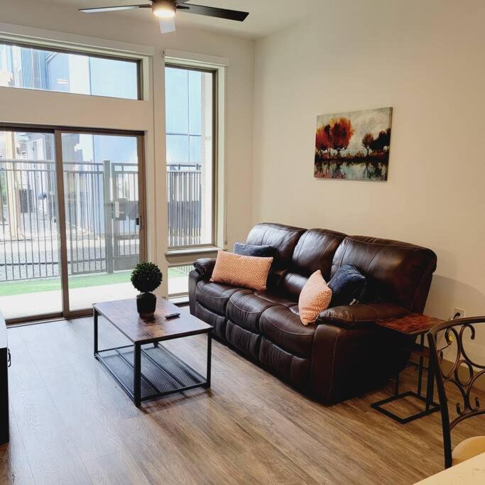 Photo of Livingroom in Washington Ave./ Memorial Park
