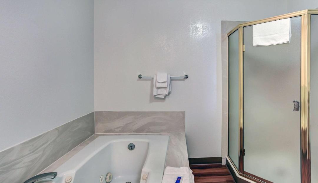 Photo of Bathroom in Coos Bay