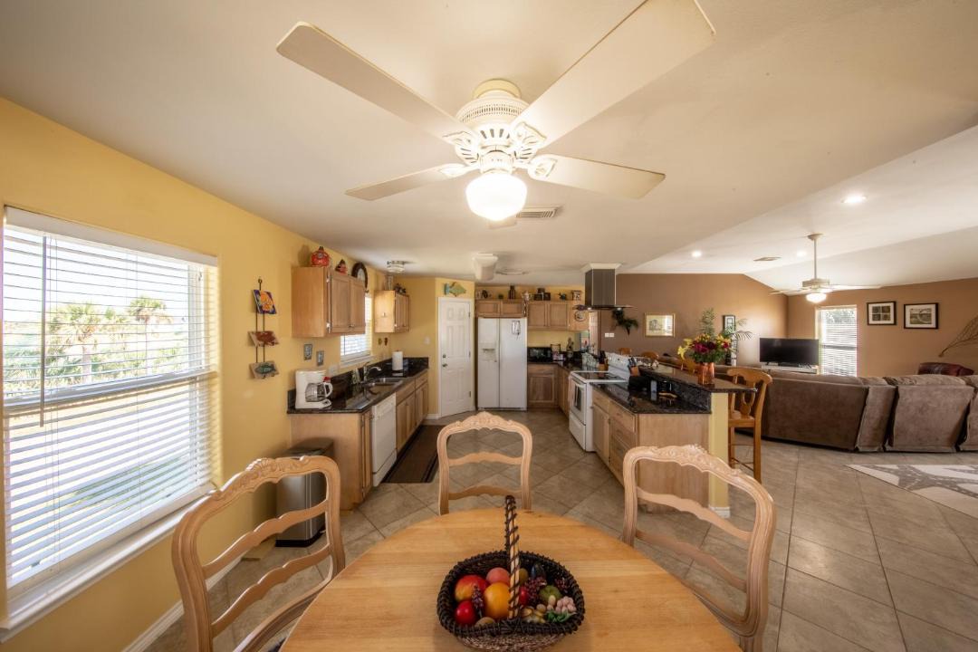 Photo of Livingroom in Pirates Beach
