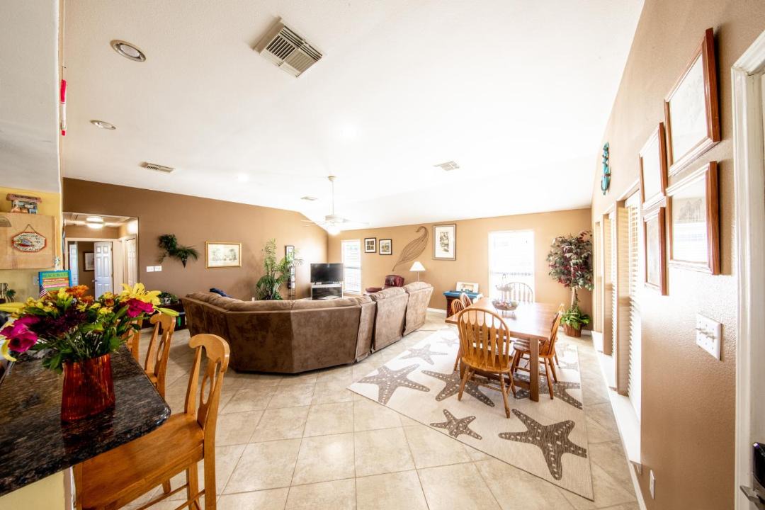 Photo of Livingroom in Pirates Beach