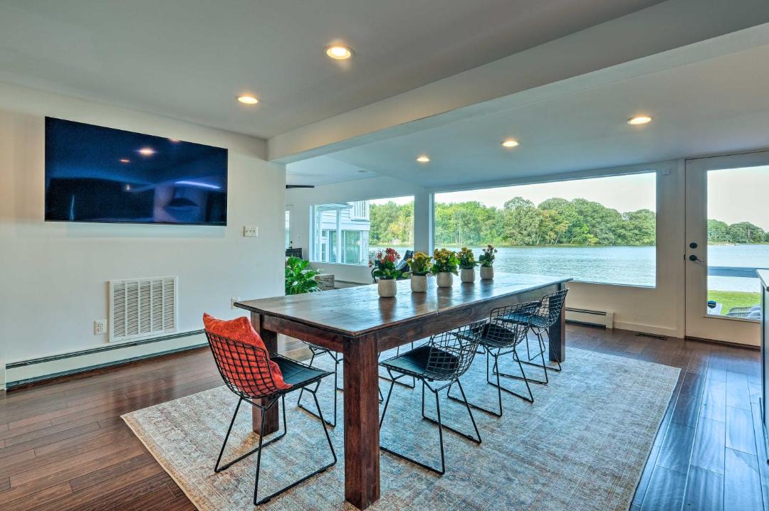Photo of Livingroom in Deale Beach