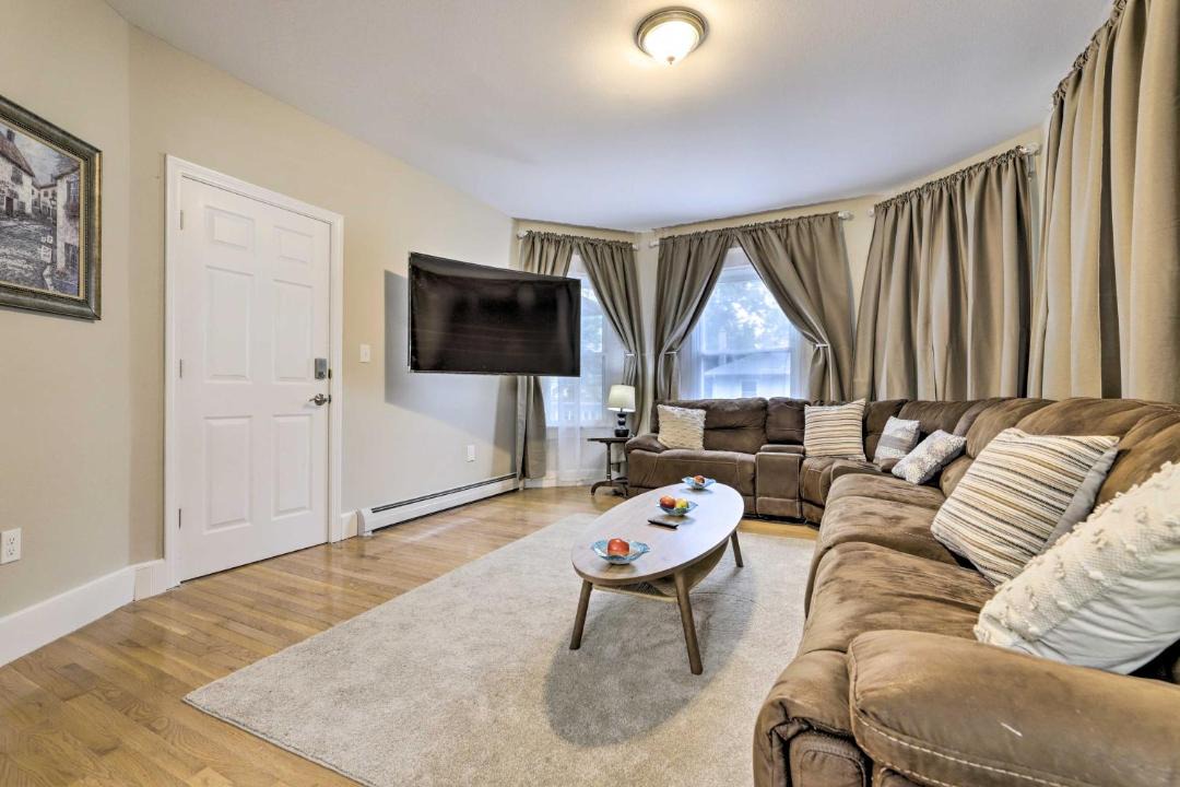 Photo of Livingroom in Memorial Square