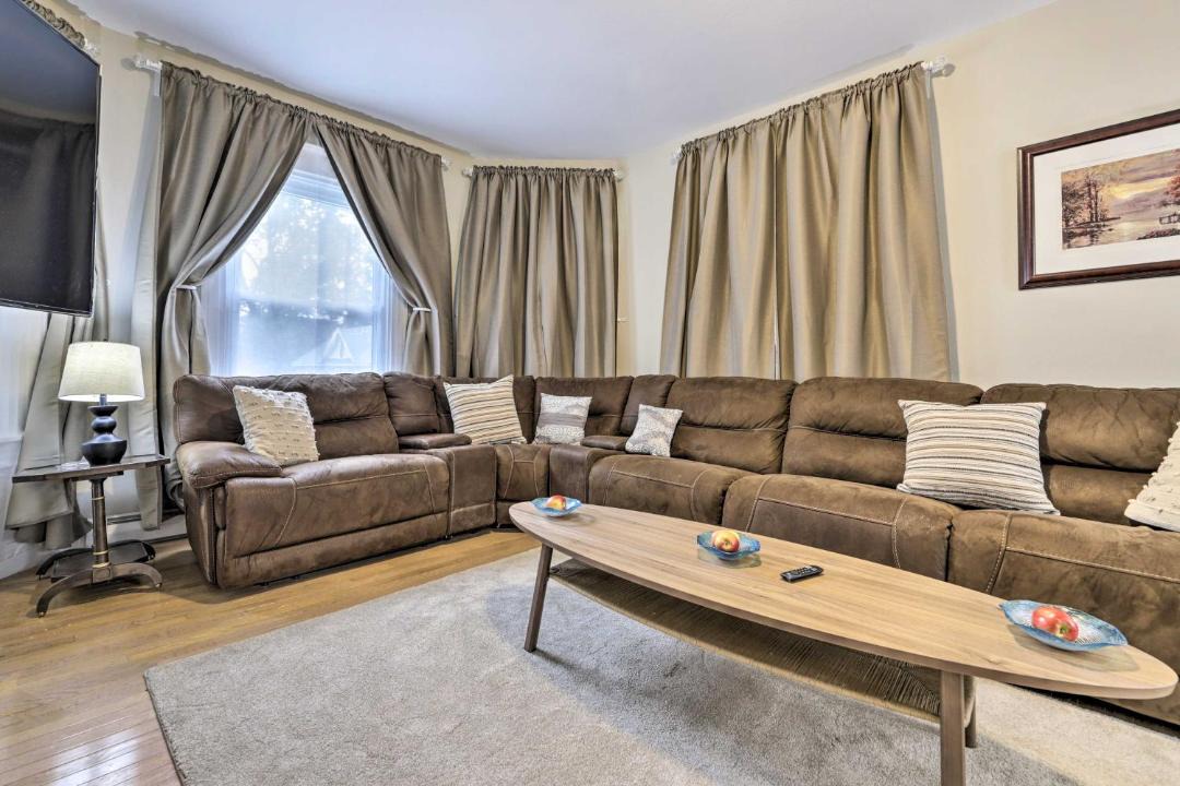Photo of Livingroom in Memorial Square