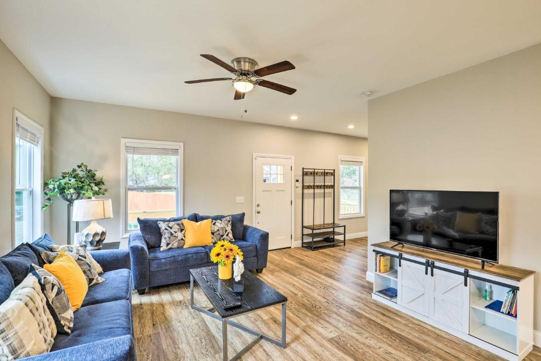 Photo of Livingroom in Candler