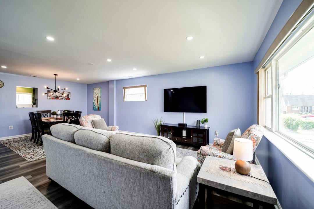 Photo of Livingroom in Seminary Hill