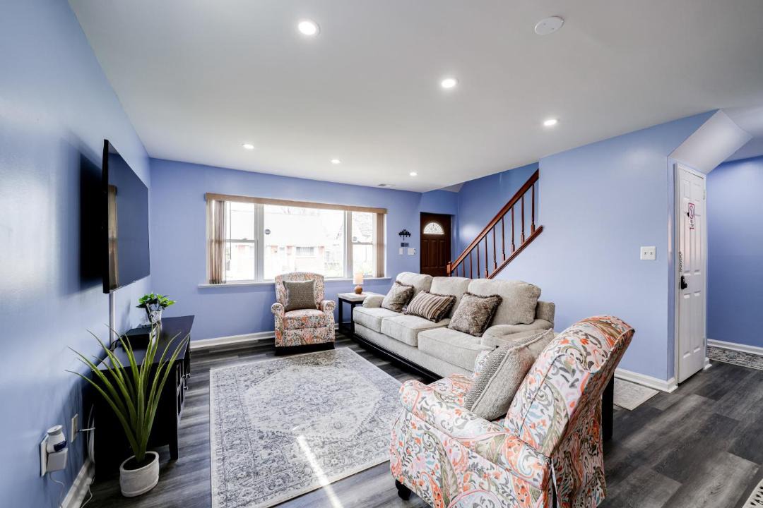 Photo of Livingroom in Seminary Hill