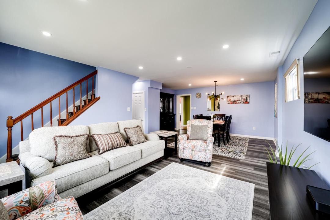 Photo of Livingroom in Seminary Hill