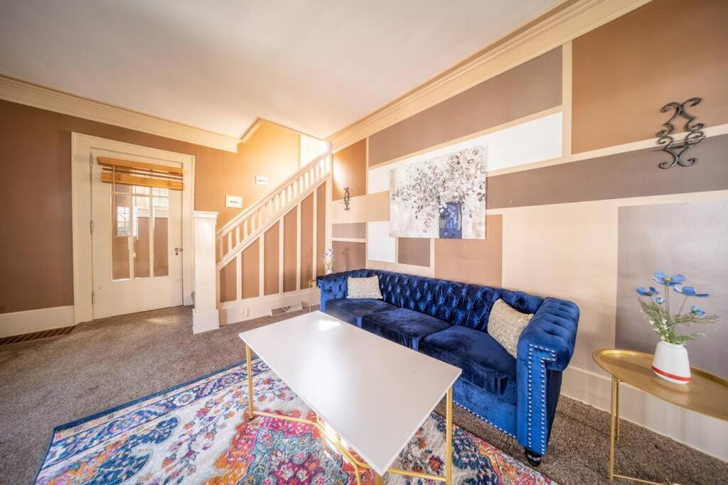 Photo of Livingroom in Highland Square