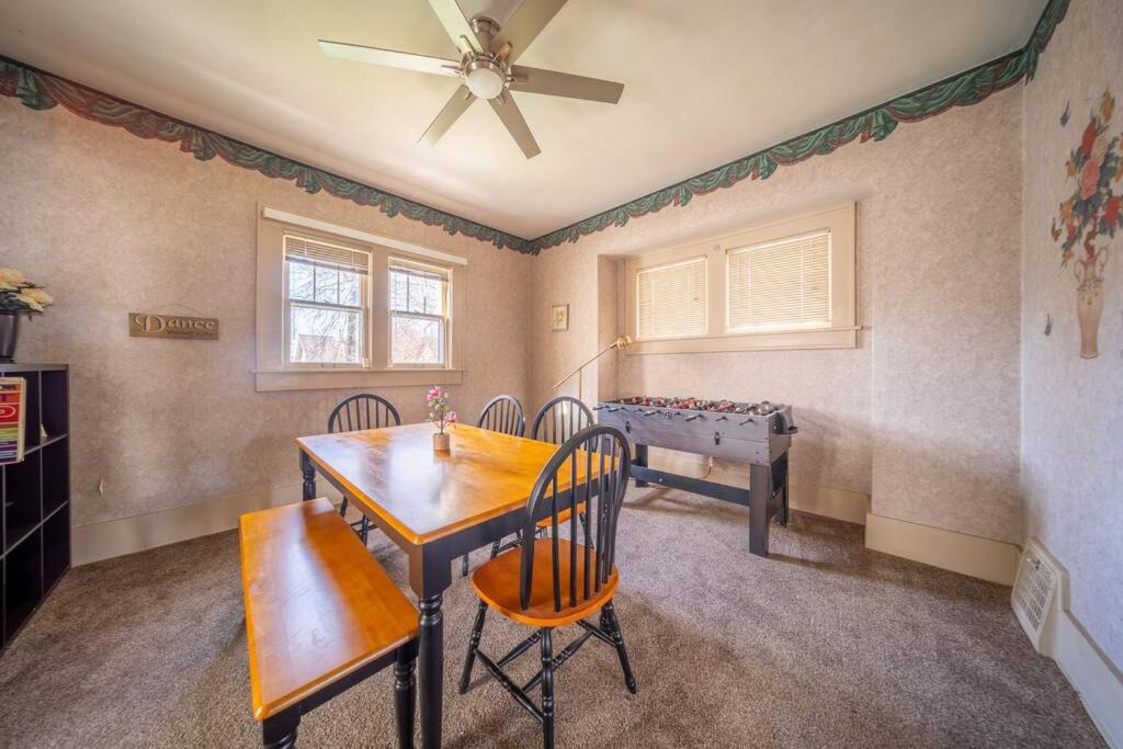 Photo of Livingroom in Highland Square