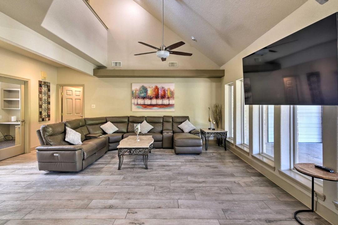 Photo of Livingroom in Hitchcock