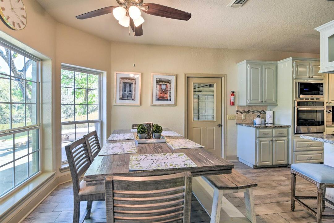 Photo of Livingroom in Hitchcock