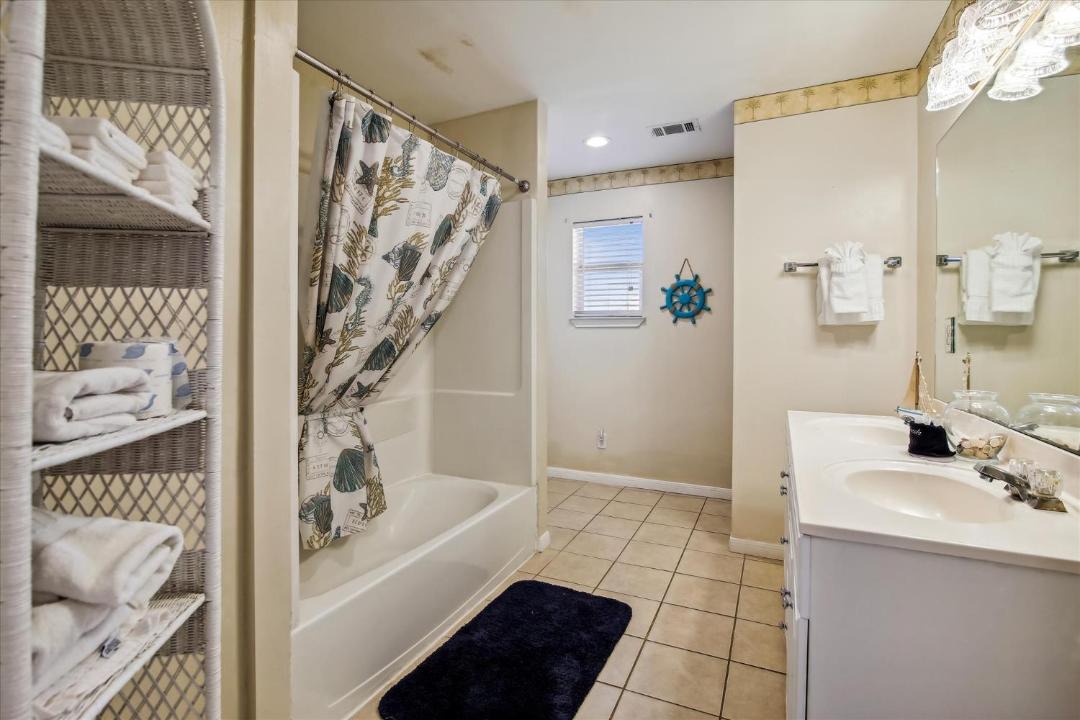 Photo of Bathroom in Jamaica Beach