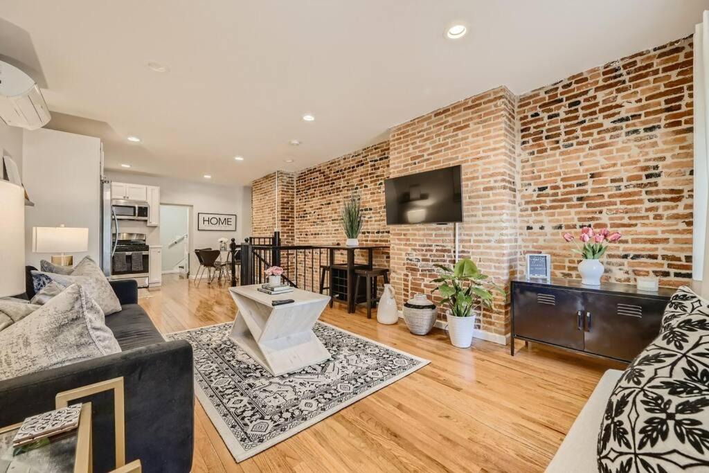 Photo of Livingroom in Upper Fells Point