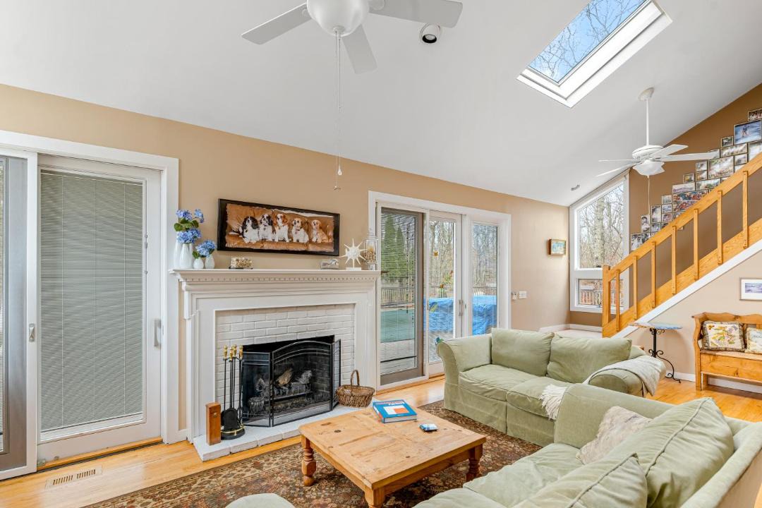 Photo of Livingroom in Amagansett North