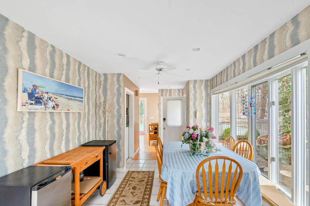 Photo of Livingroom in Amagansett North