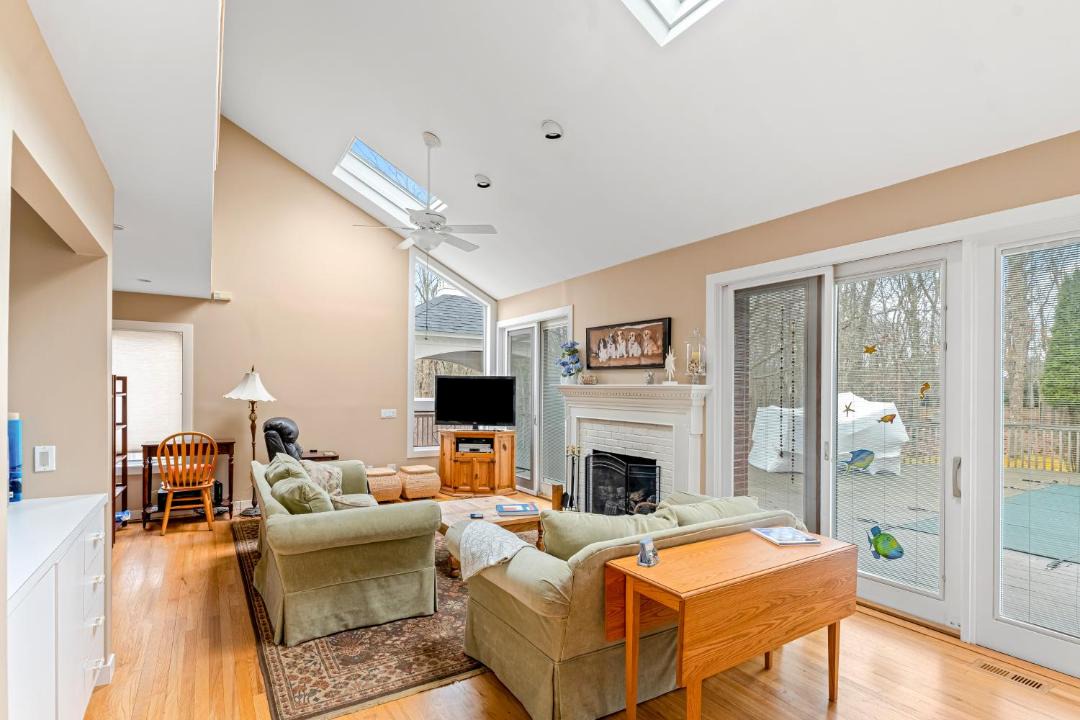 Photo of Livingroom in Amagansett North