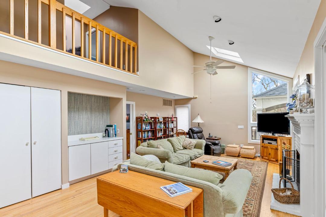 Photo of Livingroom in Amagansett North