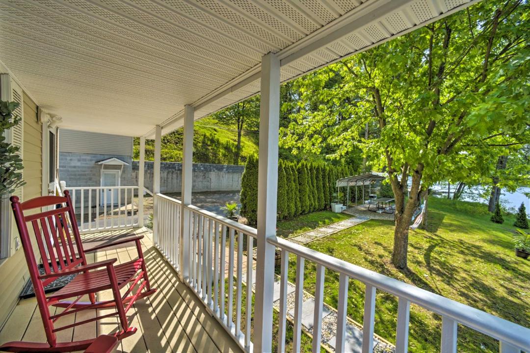 Photo of Patio Balcony in Lake Luzerne