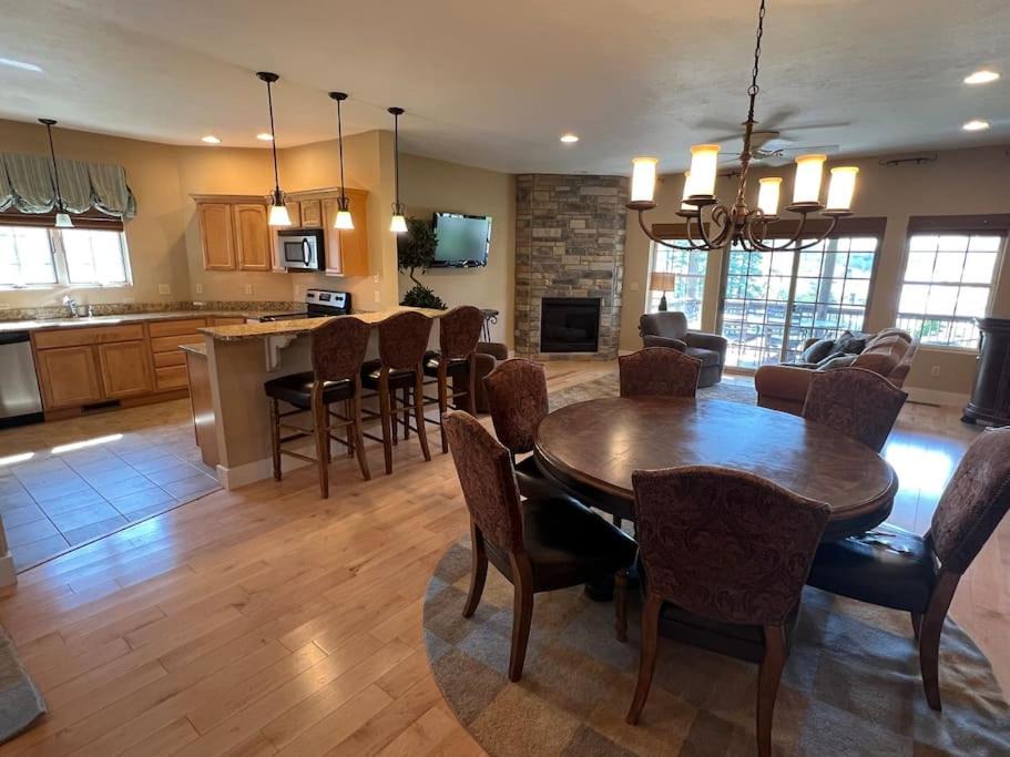 Photo of Livingroom in McHenry