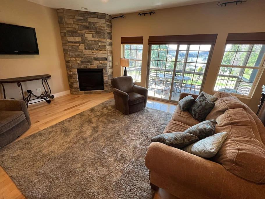 Photo of Livingroom in McHenry