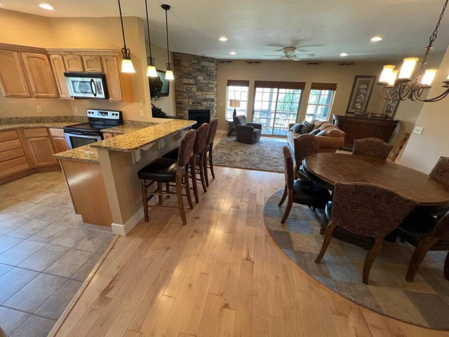 Photo of Livingroom in McHenry