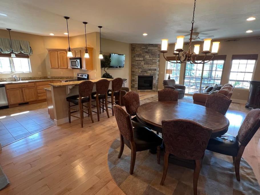 Photo of Livingroom in McHenry