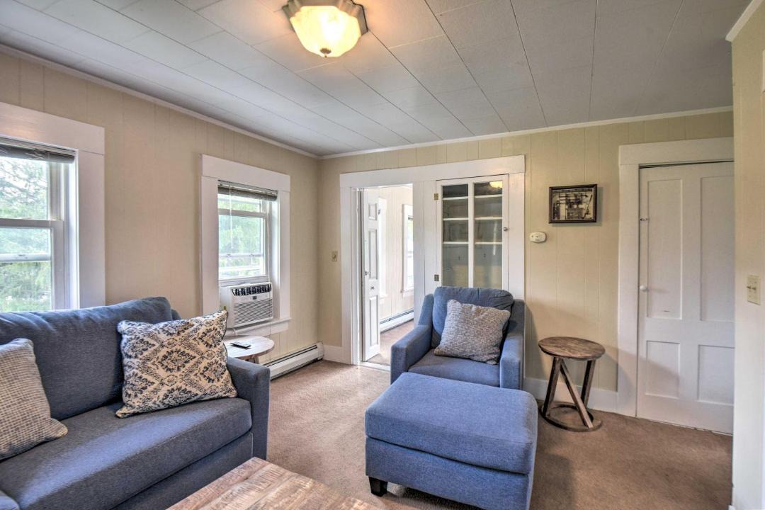 Photo of Livingroom in Meredith