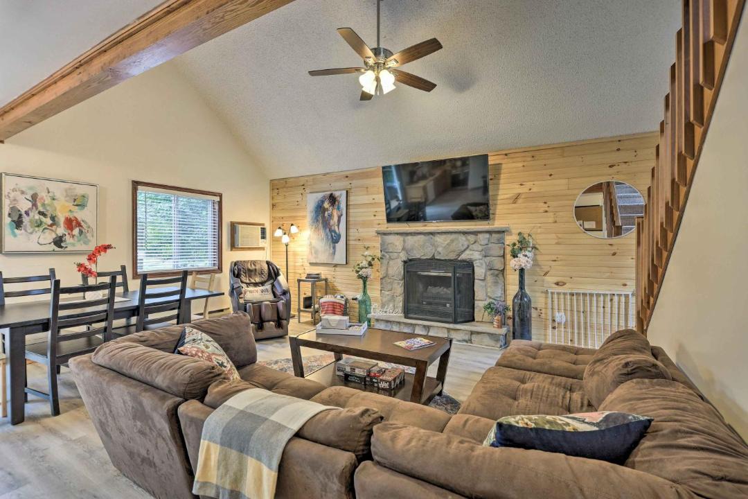 Photo of Livingroom in Tobyhanna