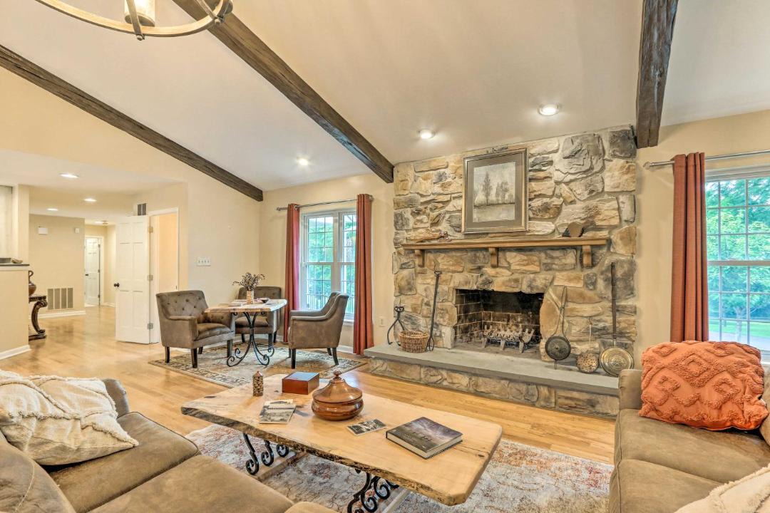 Photo of Livingroom in Charles Town