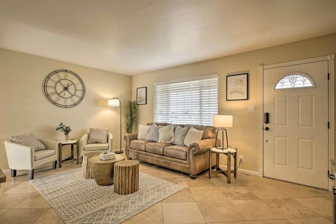 Photo of Livingroom in Papago Parkway