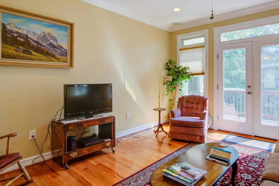 Photo of Livingroom in Westlake Corner