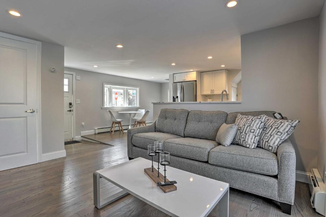 Photo of Livingroom in Bellmore