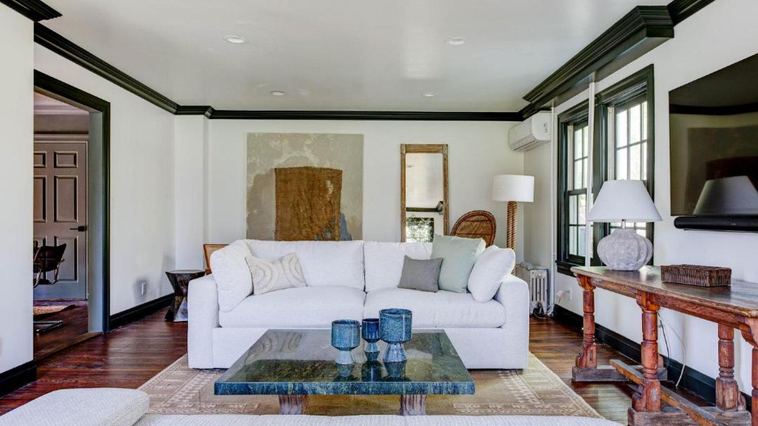 Photo of Livingroom in Village of Southampton