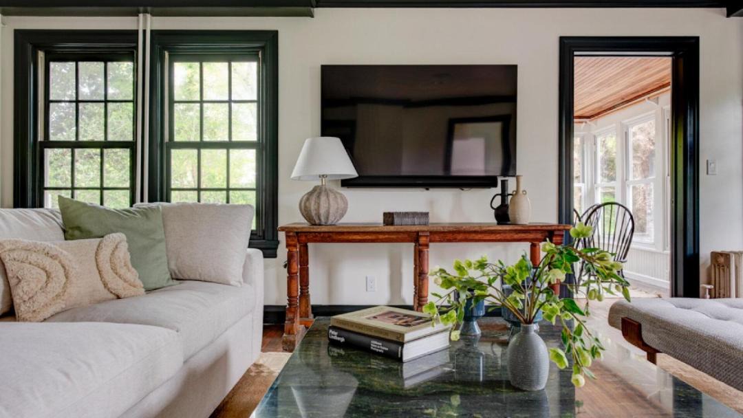 Photo of Livingroom in Village of Southampton