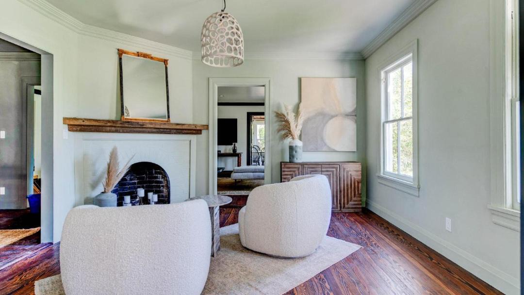 Photo of Livingroom in Village of Southampton