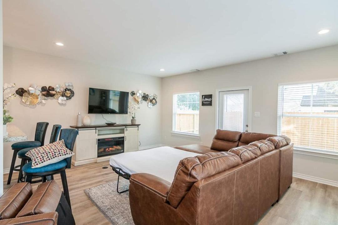 Photo of Livingroom in Foster Place